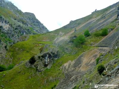 Ruta Cares-Picos de Europa; las chorreras del río cabriel valle liebana costa ártabra floracion de